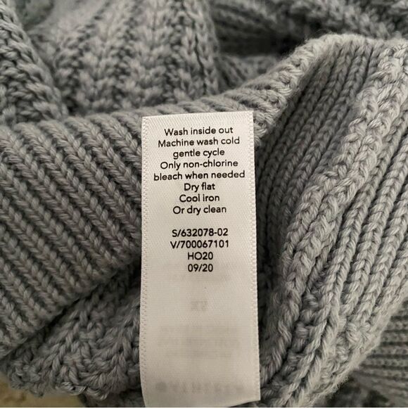 NWT Athleta Teton V-neck Sweater Blue Gray Knit Pullover size XS - Picture 12 of 16